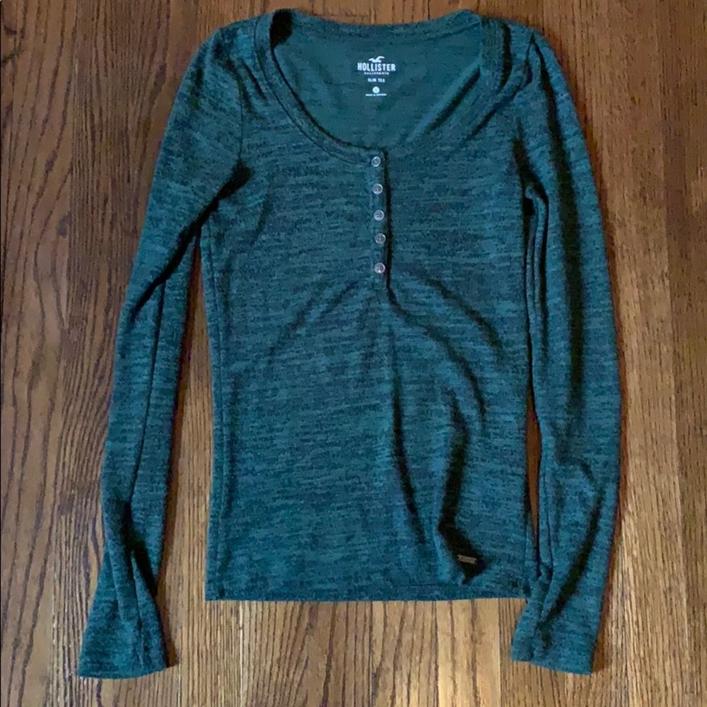 Hollister tee